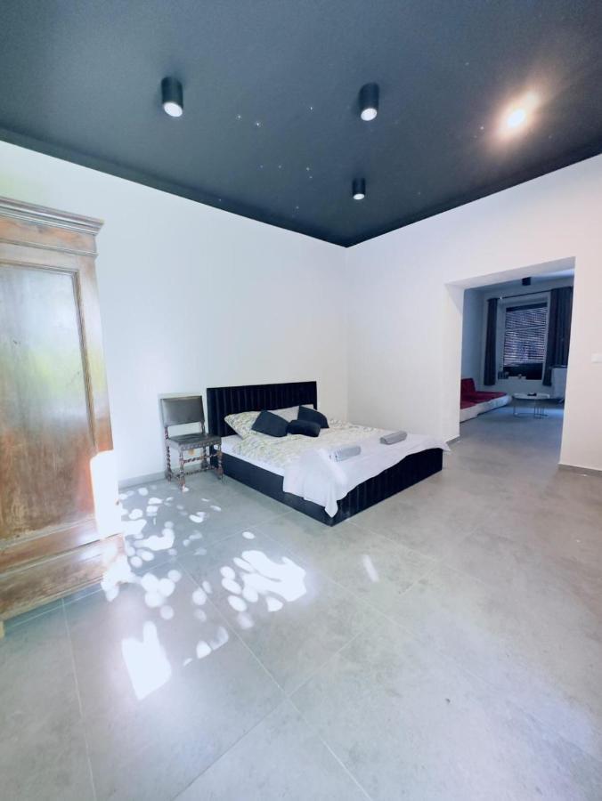 Przyjemny Lokal W Centum Miasta Apartment Lodź Bagian luar foto