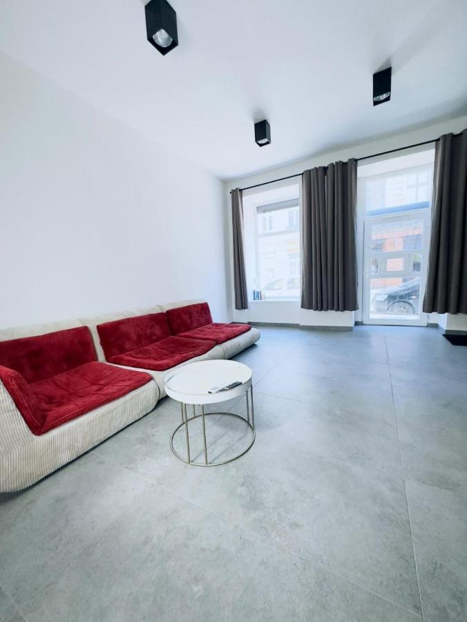 Przyjemny Lokal W Centum Miasta Apartment Lodź Bagian luar foto