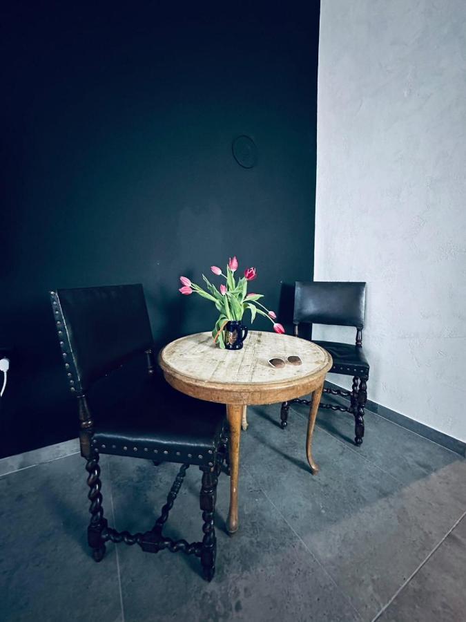 Przyjemny Lokal W Centum Miasta Apartment Lodź Bagian luar foto